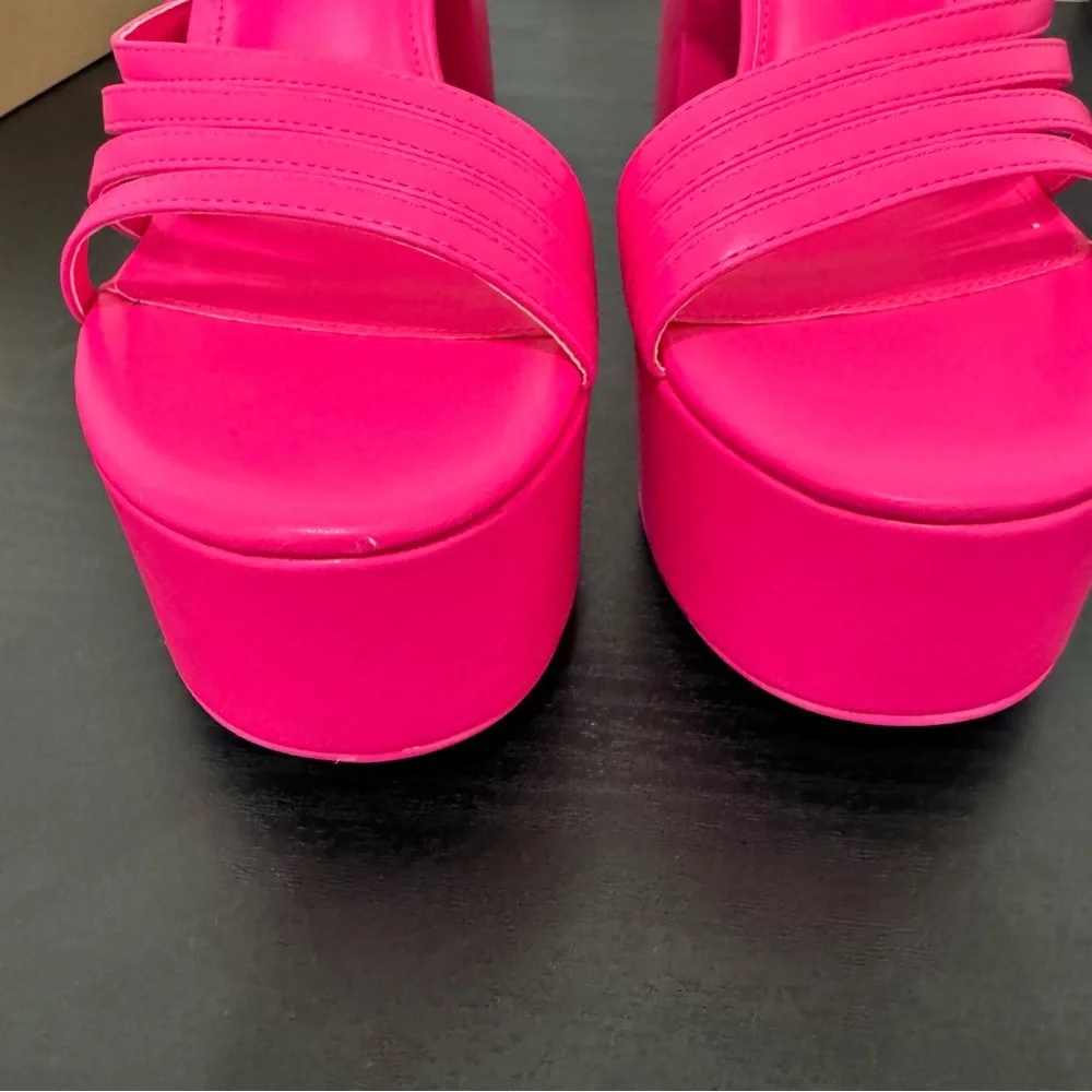 Madden Girl Jadda Chunky Platform Heel Sandals  Fuchsia Size 9